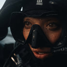 Taucher mit der Seeker Mask on Fourth Element in schwarz